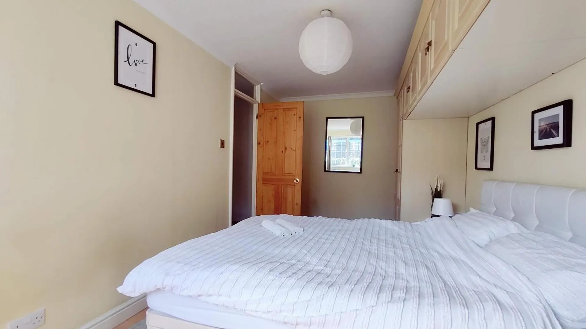 Holiday home Spacious 3 Bedroom Whitechapel City Home - 9 Mins From Tower Bridge With Free Parking & Garden London
