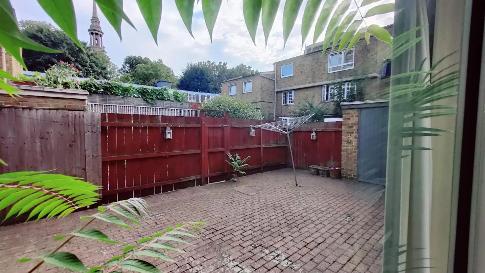 Spacious 3 Bedroom Whitechapel City Home - 9 Mins From Tower Bridge With Free Parking & Garden London