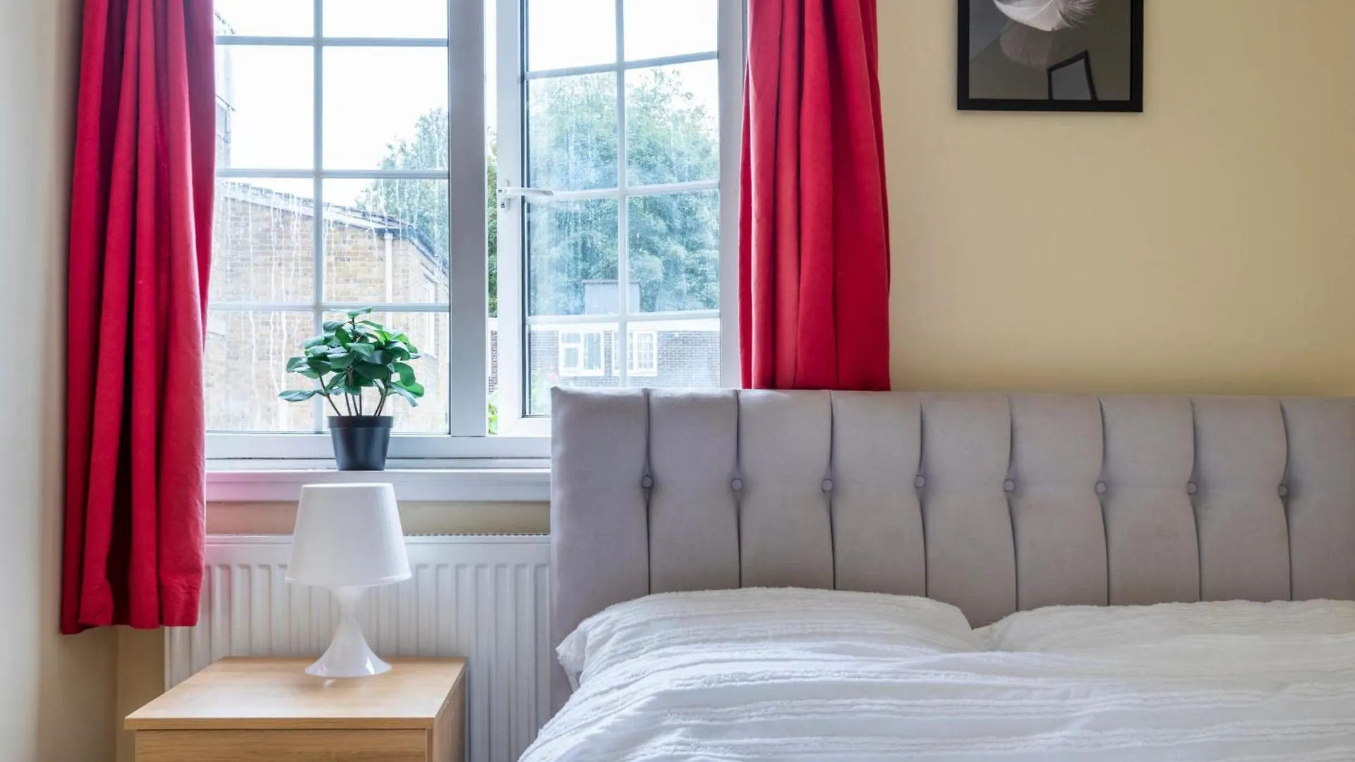 Spacious 3 Bedroom Whitechapel City Home - 9 Mins From Tower Bridge With Free Parking & Garden London