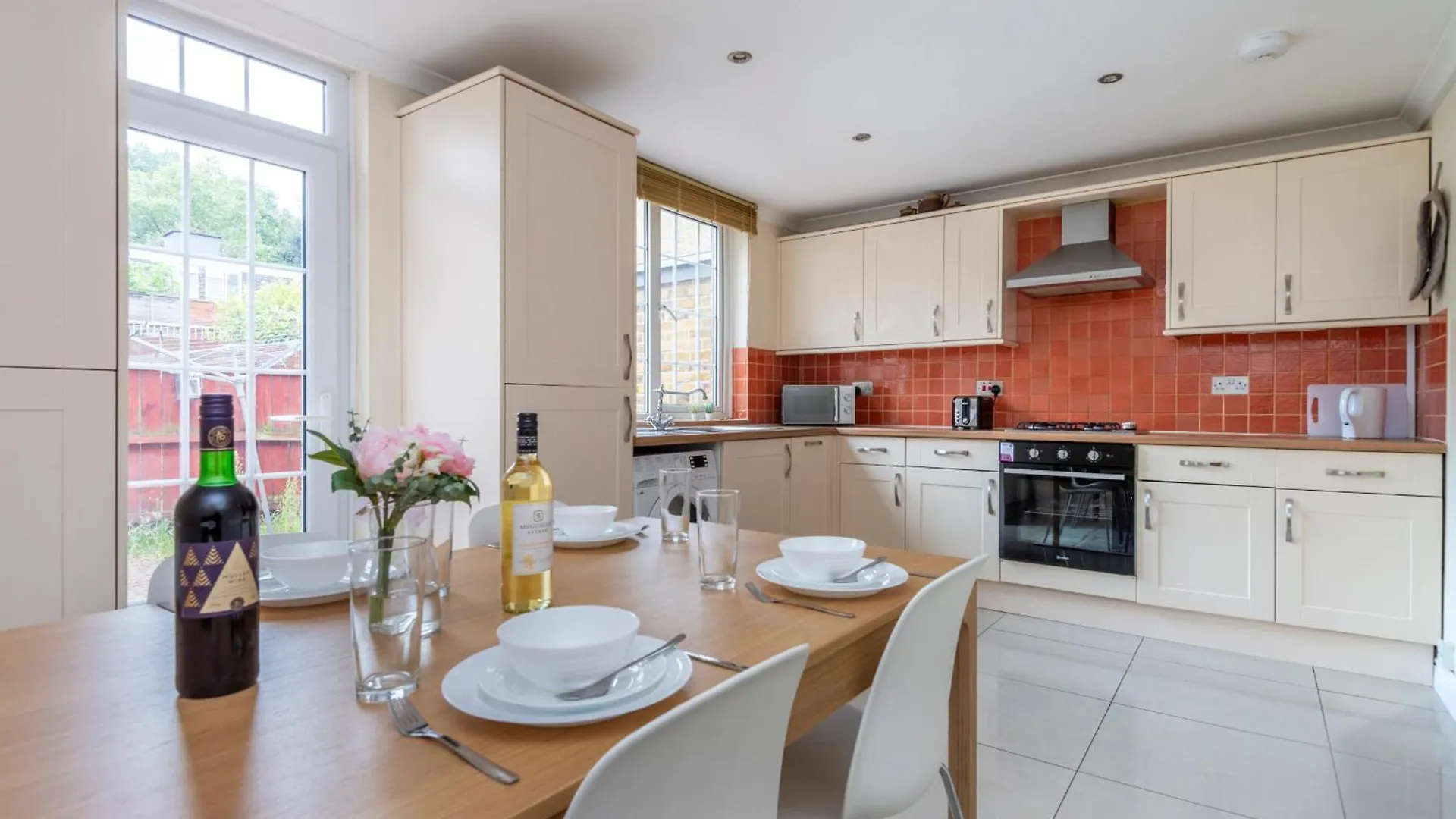Holiday home Spacious 3 Bedroom Whitechapel City Home - 9 Mins From Tower Bridge With Free Parking & Garden London United Kingdom
