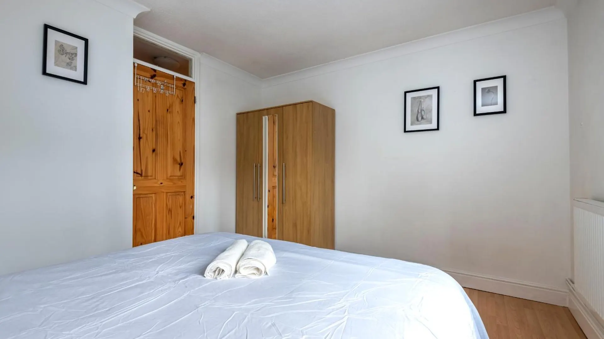 Holiday home Spacious 3 Bedroom Whitechapel City Home - 9 Mins From Tower Bridge With Free Parking & Garden London